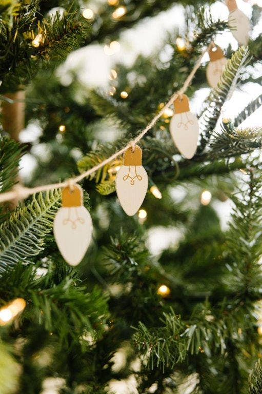 Making Spirits Bright Wood Garland