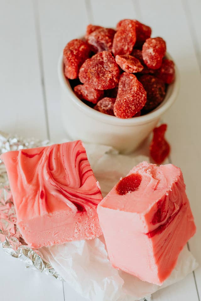 Fudge: Strawberry & Cream