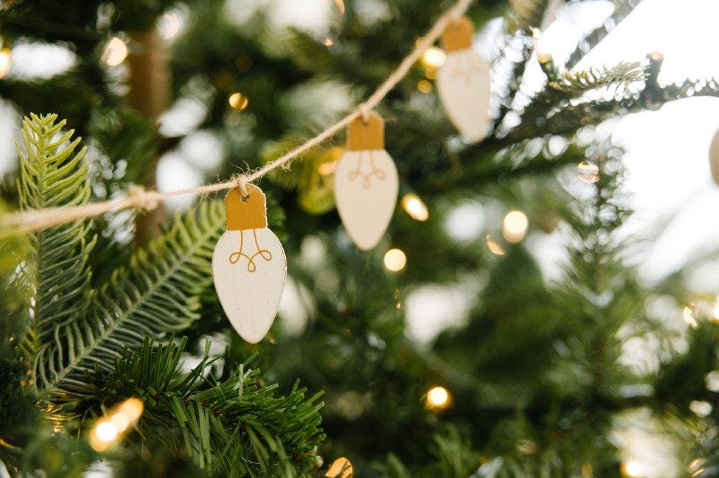 Making Spirits Bright Wood Garland