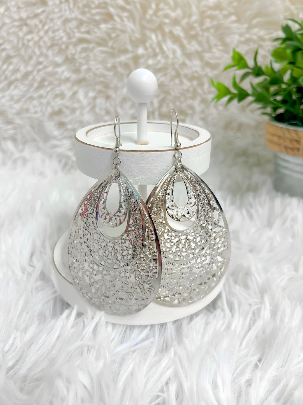 Detailed Diva Earrings